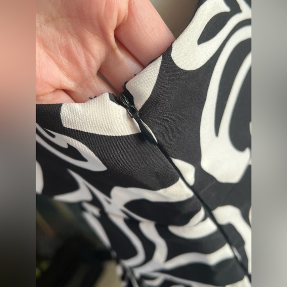 LONDON STYLE MIDI DRESS - Picture 2 of 9